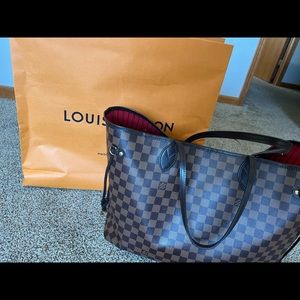 Louis Vuitton Never full GM handbag.